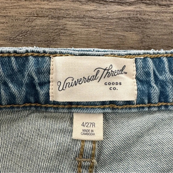 NWT Universal Thread Womens Size 4 Vintage Bermuda Shorts Denim Cut Off Stretch - Picture 4 of 8